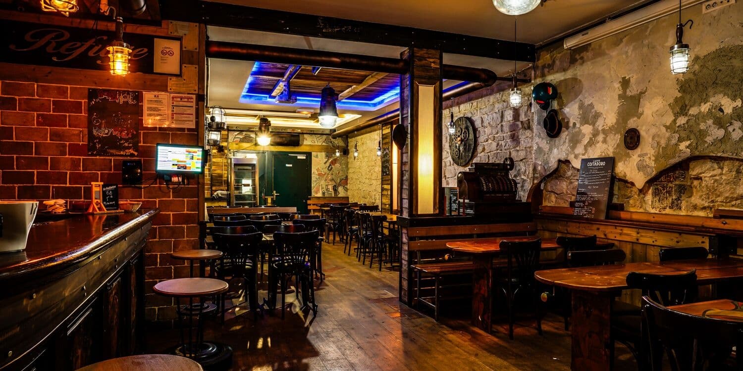 Le H Bar