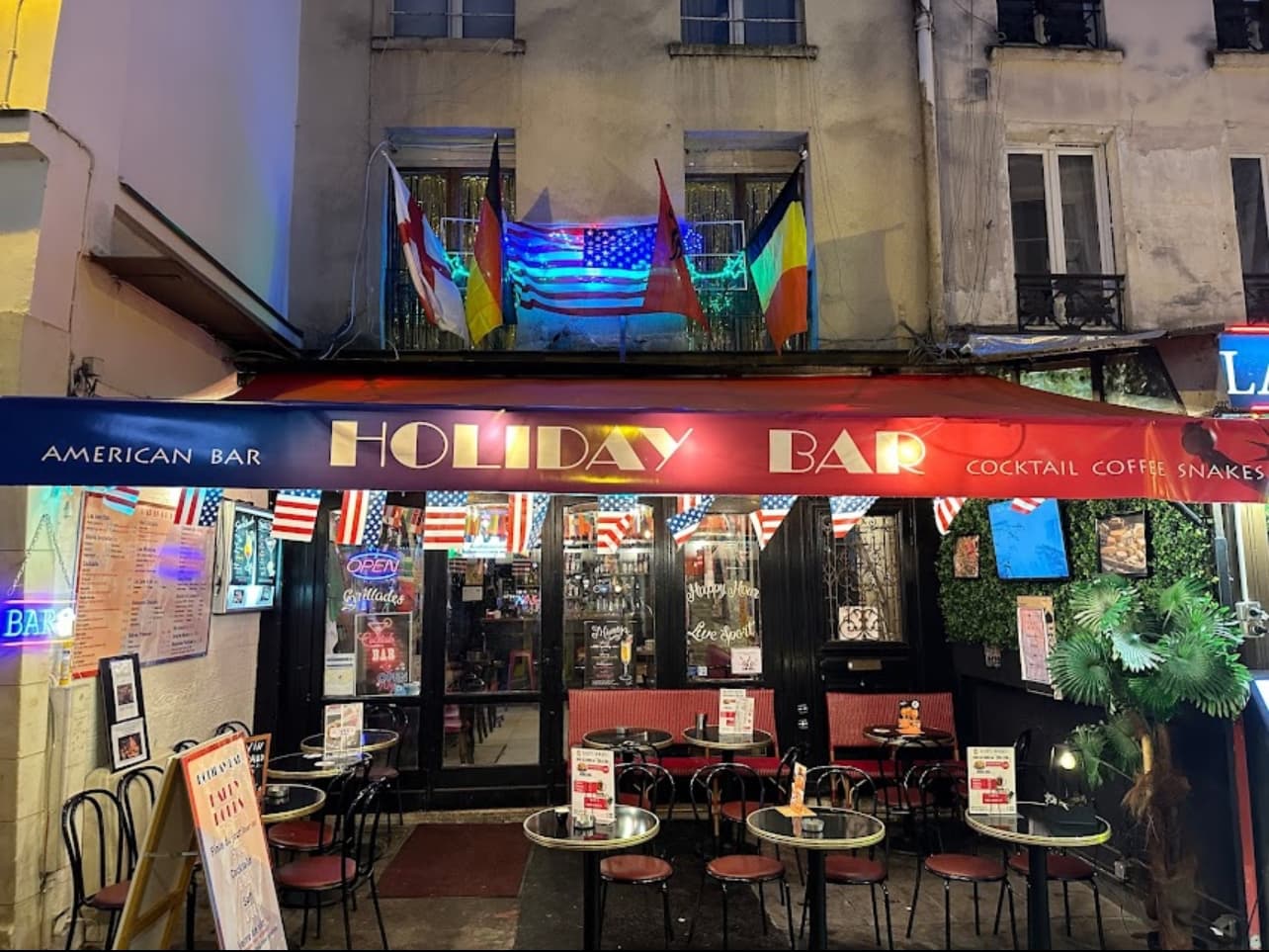 Le Holiday Bar