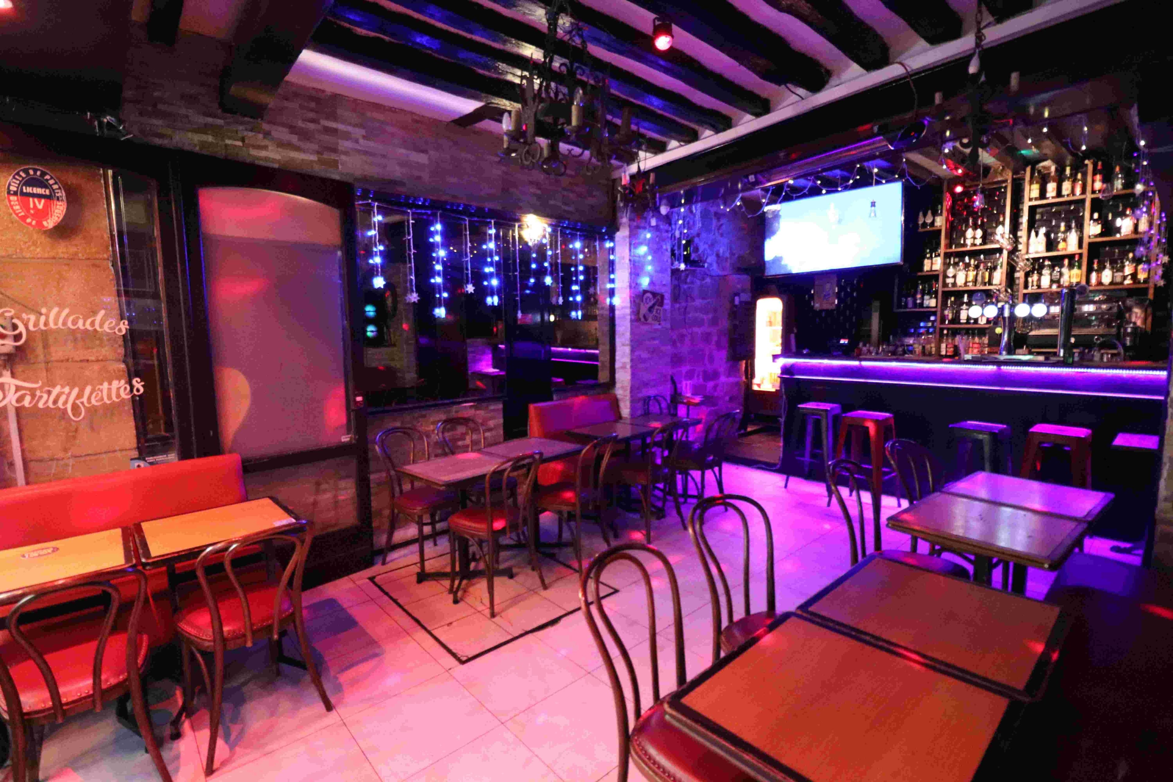 Le Holiday Bar