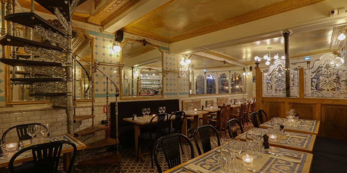 Privatiser l'Arrière Salle