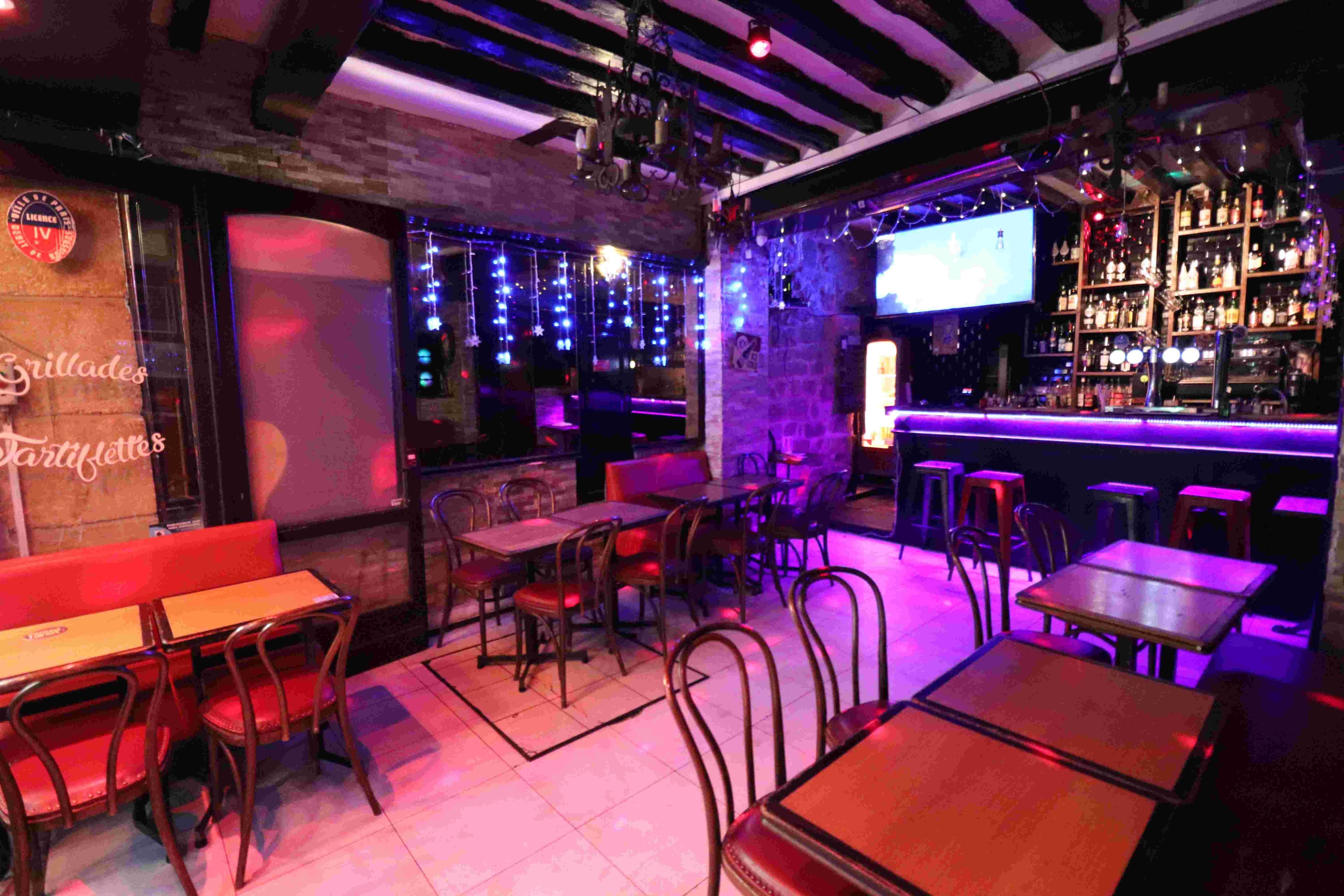 Le Holiday Bar
