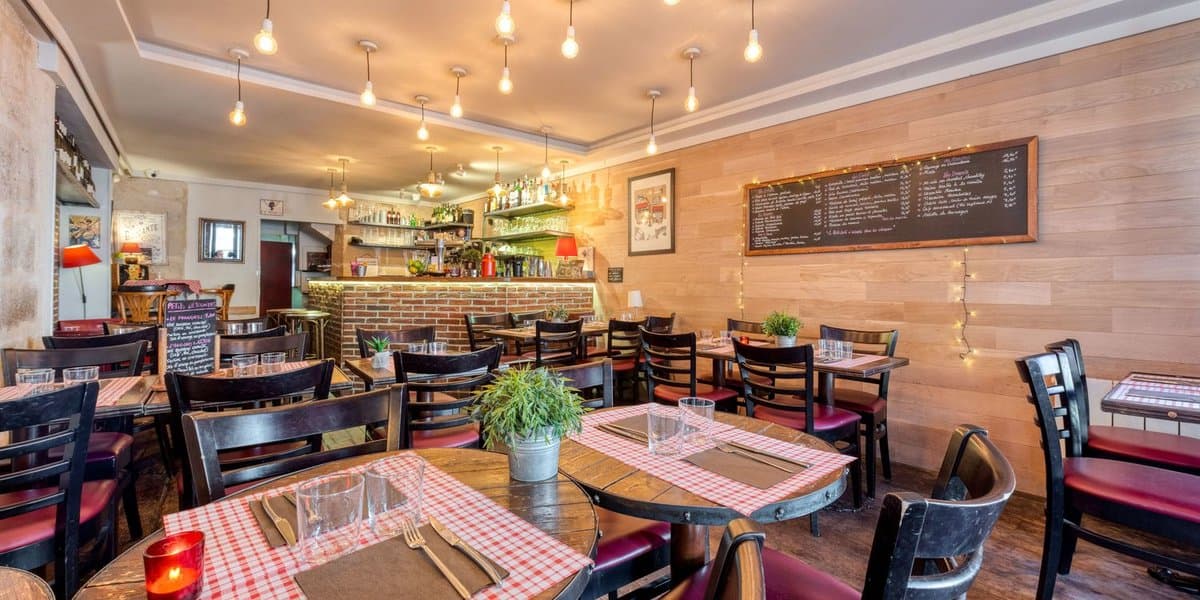 Privatiser Le Petit Café (le bar en entier)