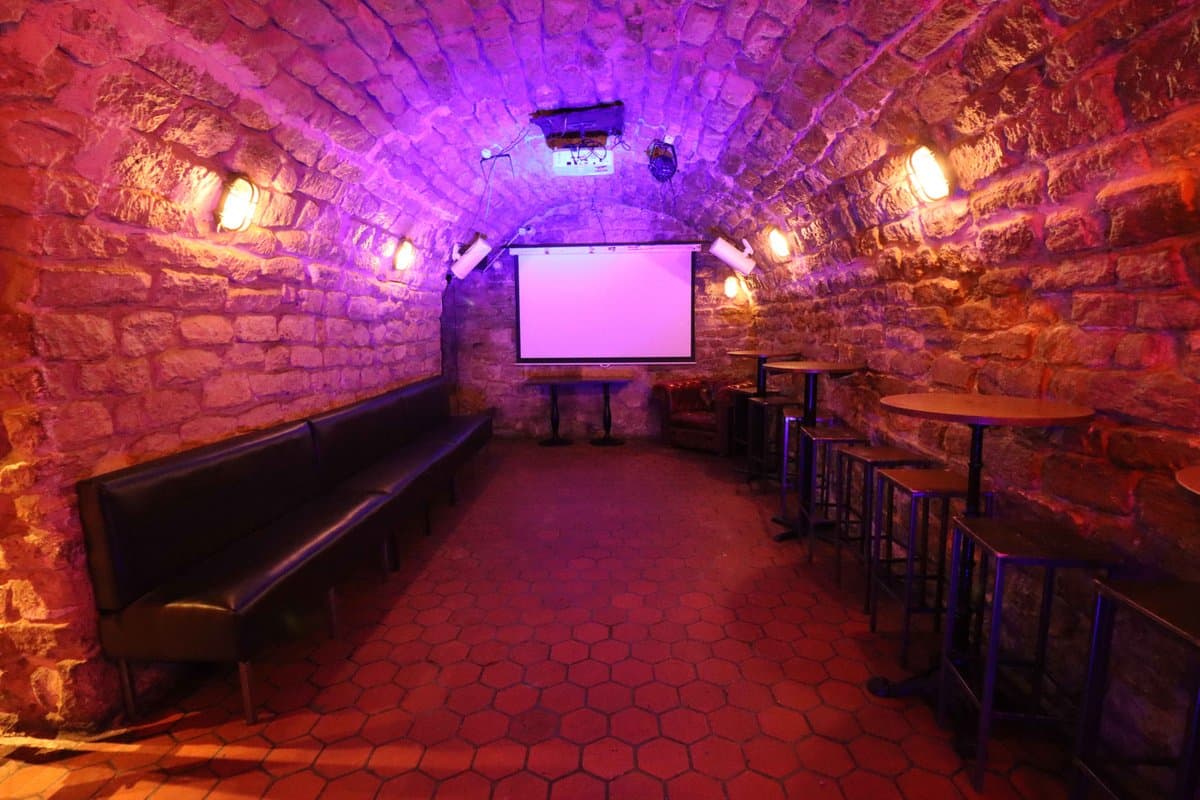 Privatiser la Cave Voûtée