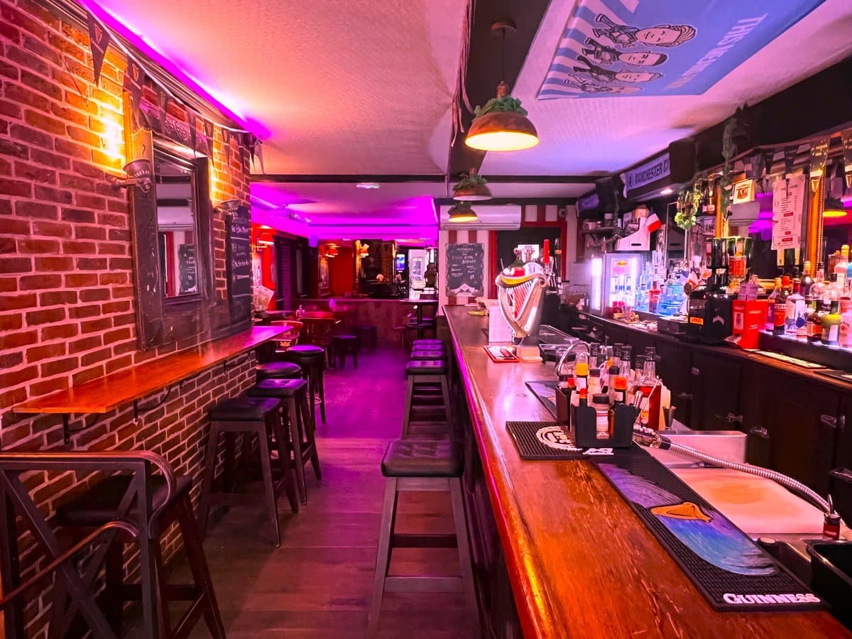 Privatisation complète - The Bootleg Bar