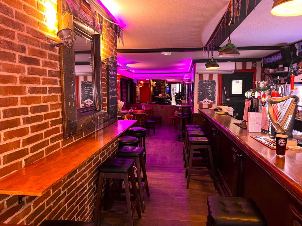 Privatisation complète - The Bootleg Bar
