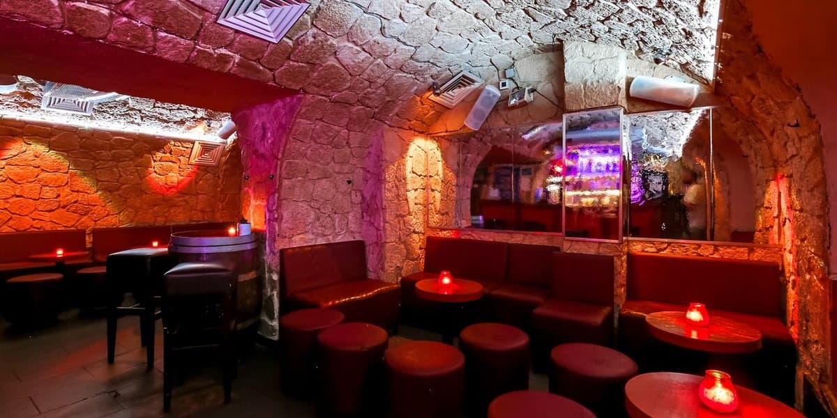 Privatiser Chai Antoine (Le bar en entier)